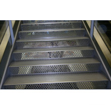 Panneau en aluminium perforé pour escalier